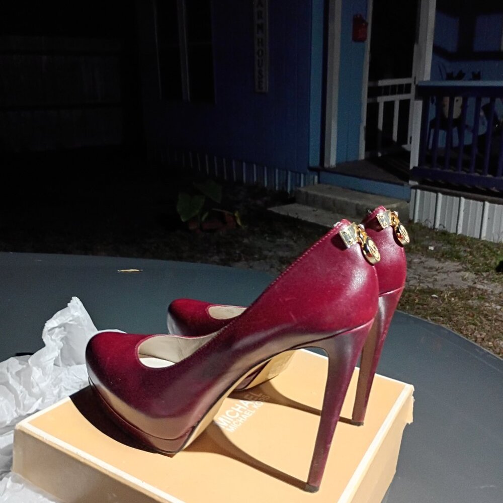 Heels - Picture 3 of 3